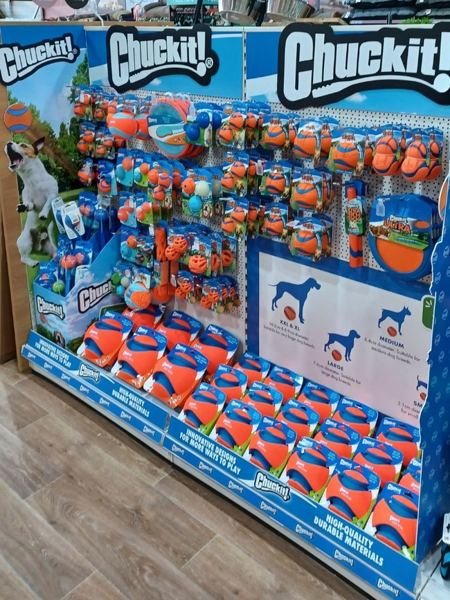 Chuckit! Ultra Squeaker Ball 1 Pack Medium 6.5cm